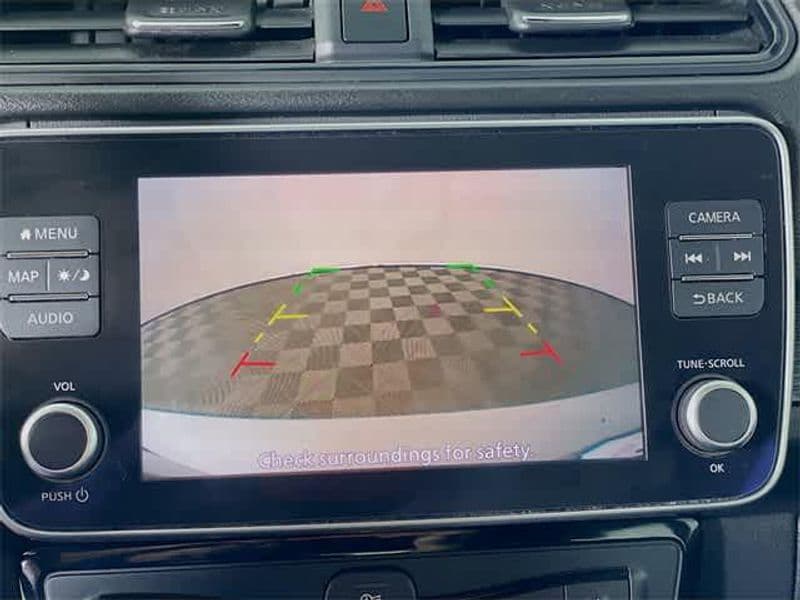 2021 Nissan LEAF view 16
