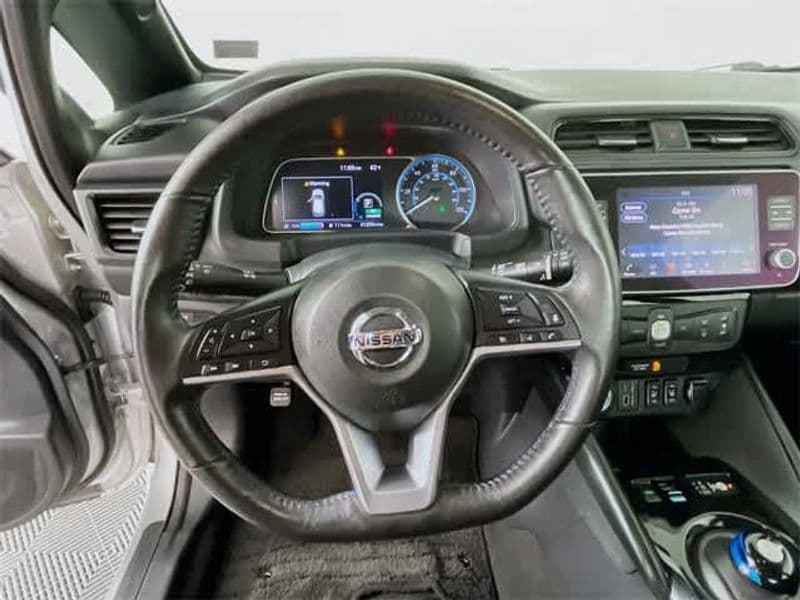 2021 Nissan LEAF view 13