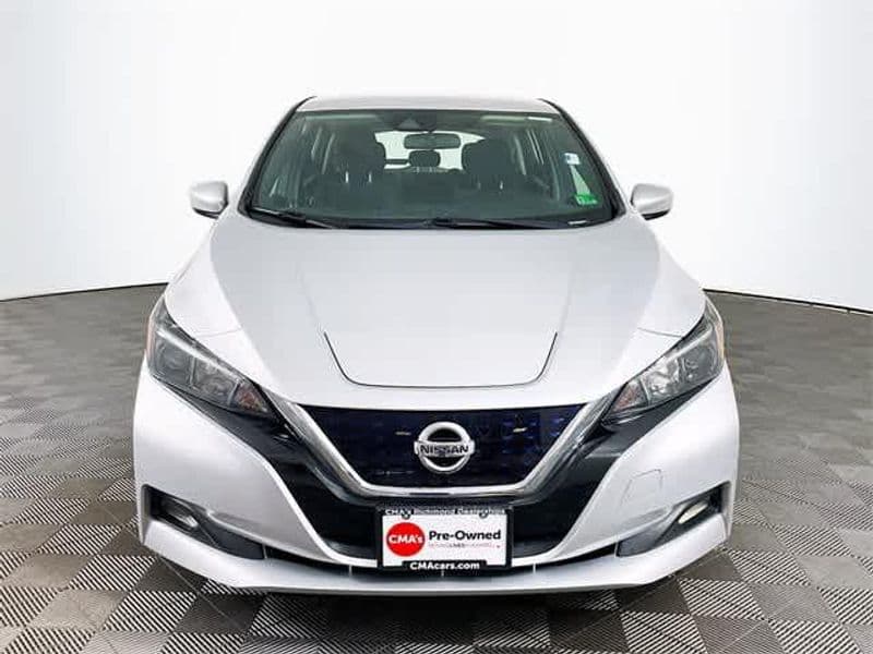 2021 Nissan LEAF view 2
