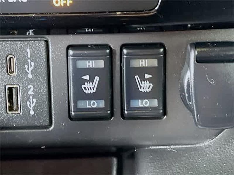 2021 Nissan LEAF view 22