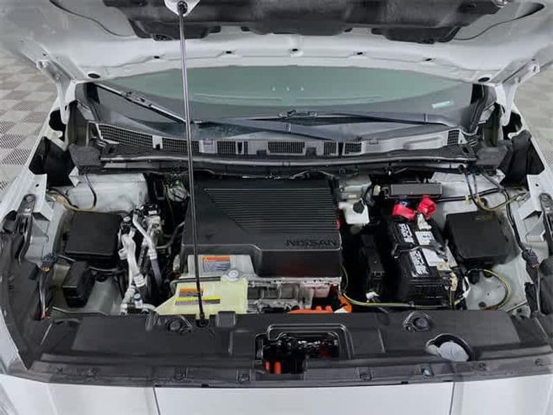2021 Nissan LEAF view 32