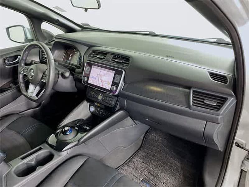 2021 Nissan LEAF view 31