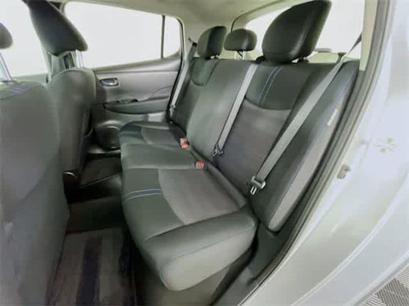 2021 Nissan LEAF view 27