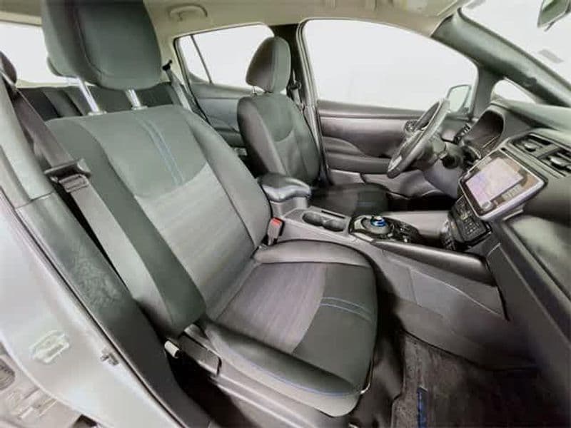 2021 Nissan LEAF view 30
