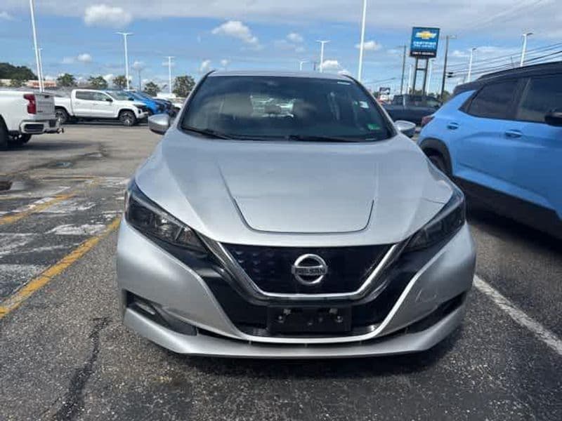 2021 Nissan LEAF view 2