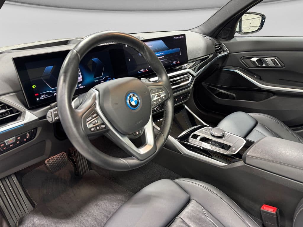 2023 BMW 3 series view 11