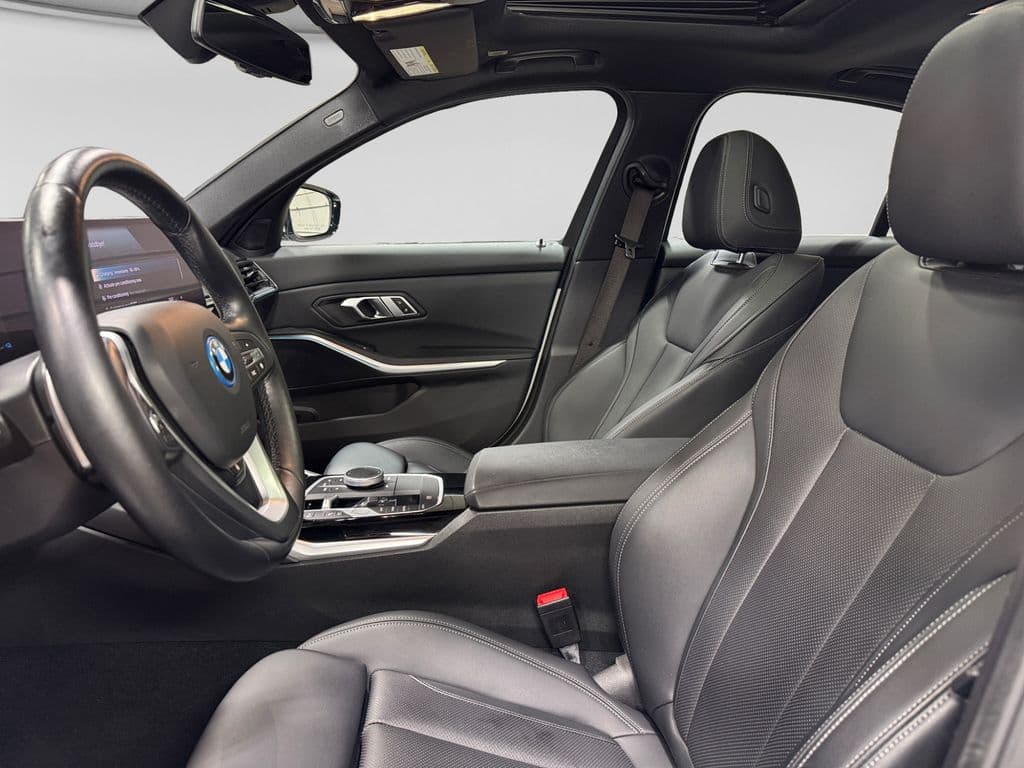 2023 BMW 3 series view 9