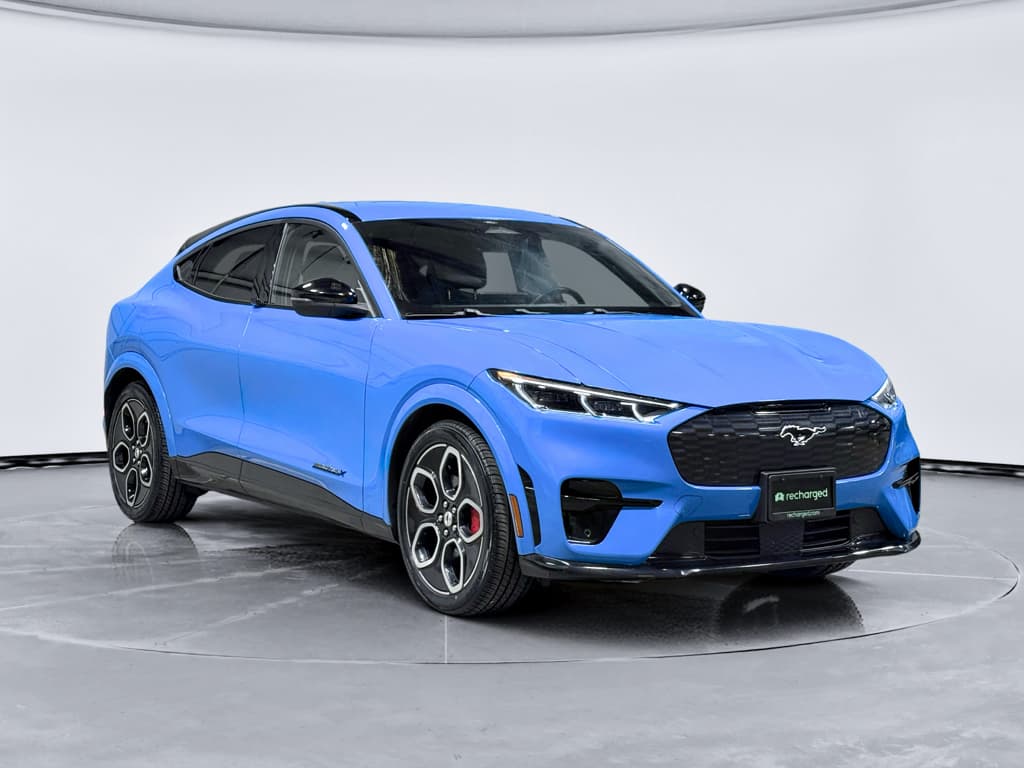 2021 Ford Mustang Mach-E view 4