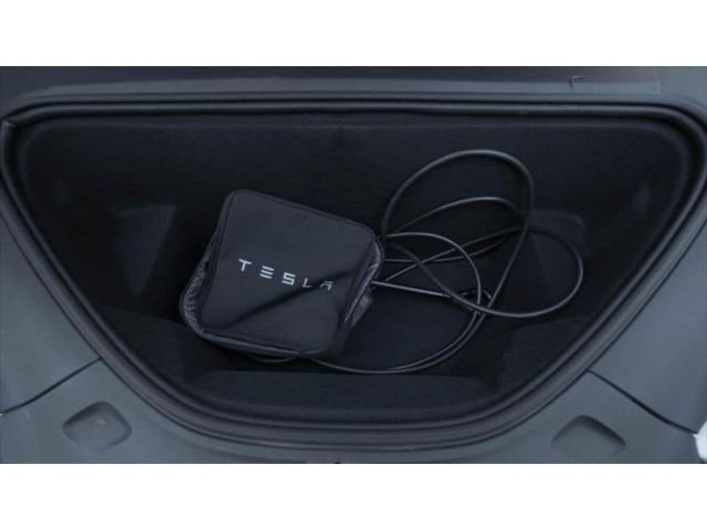 2016 Tesla Model S view 8