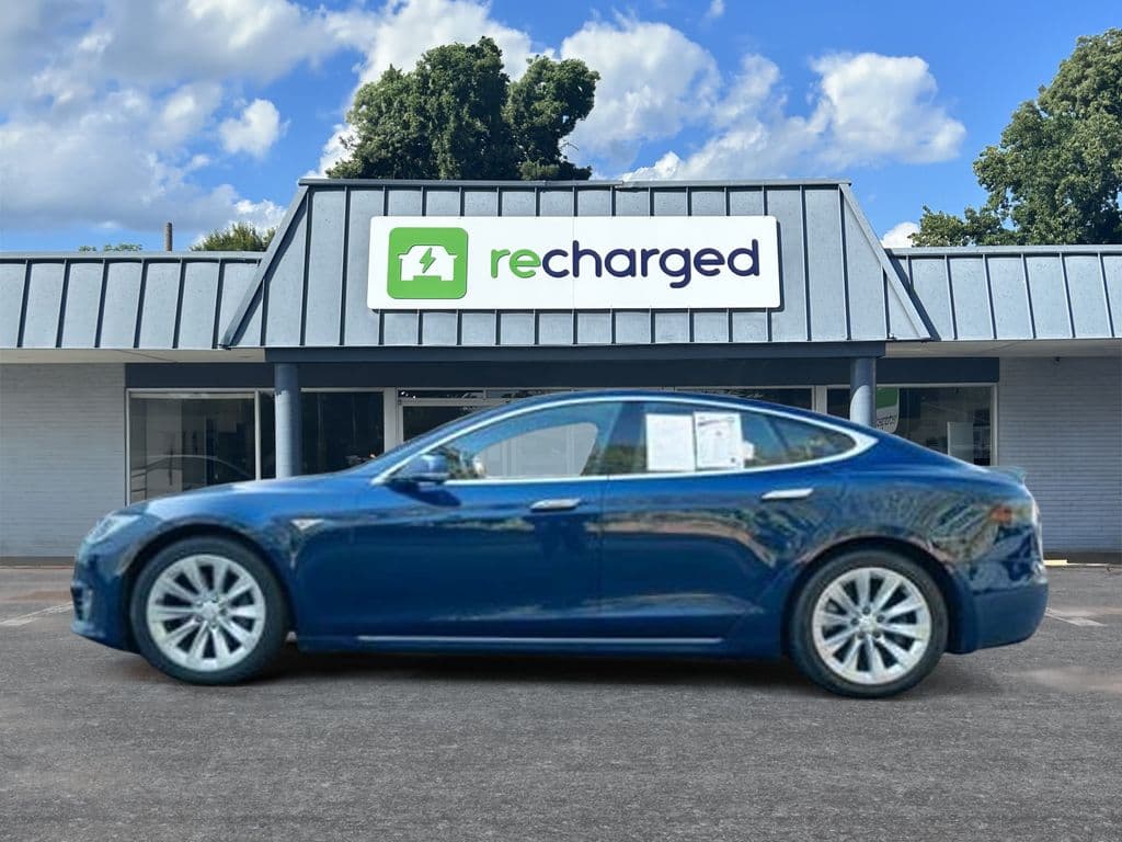 2016 Tesla Model S view 4