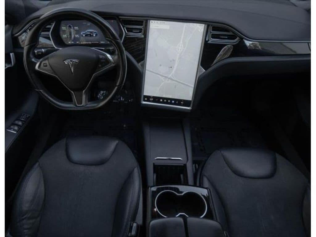 2016 Tesla Model S view 13