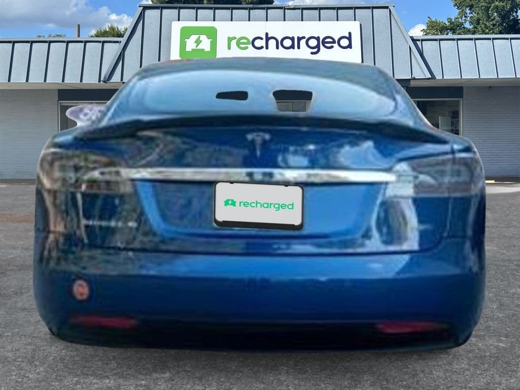 2016 Tesla Model S view 5