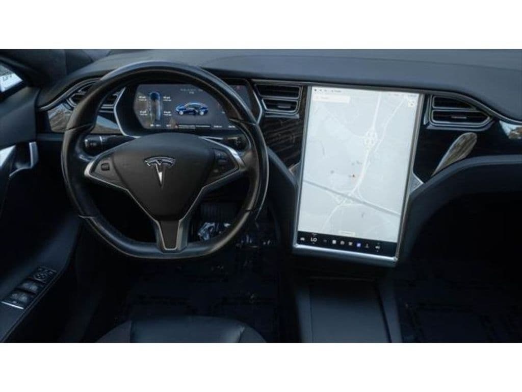 2016 Tesla Model S view 11