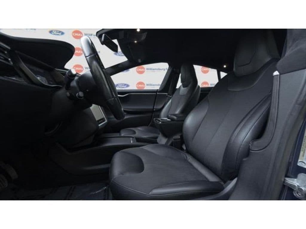 2016 Tesla Model S view 16