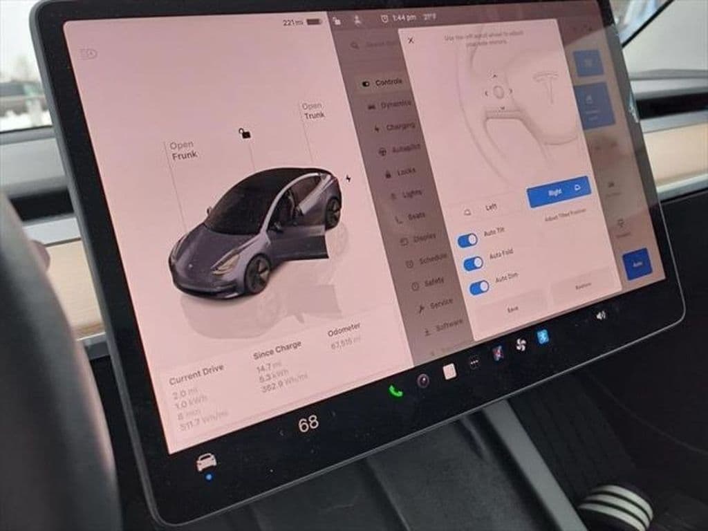 2023 Tesla Model 3 view 32