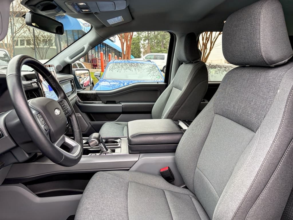 2024 Ford F-150 Lightning view 18