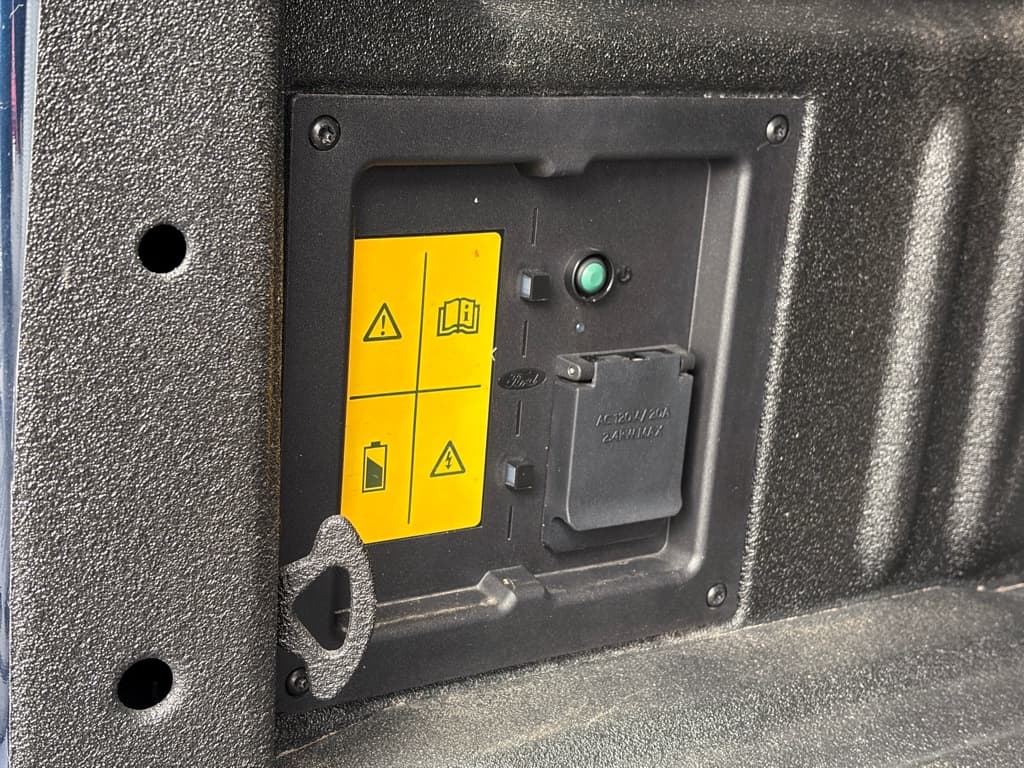 2024 Ford F-150 Lightning view 34