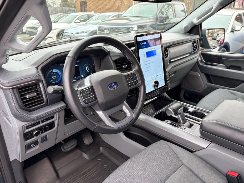 2024 Ford F-150 Lightning view 19