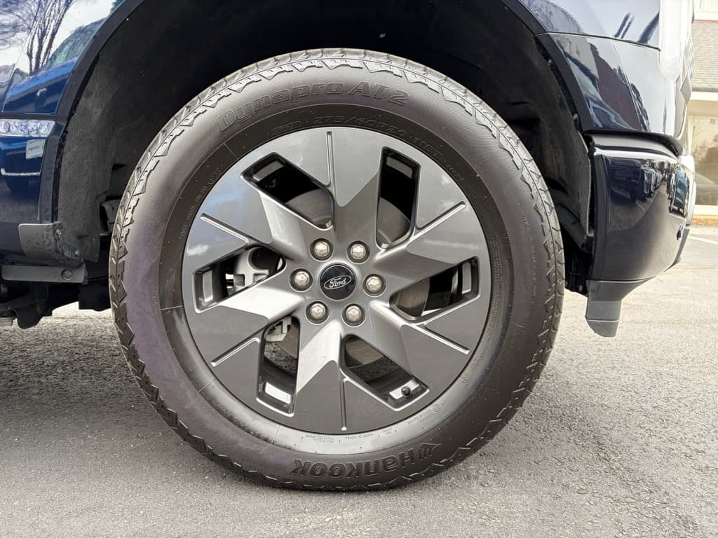 2024 Ford F-150 Lightning view 40