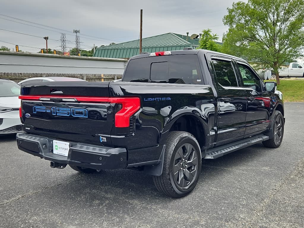2022 Ford F-150 Lightning view 3