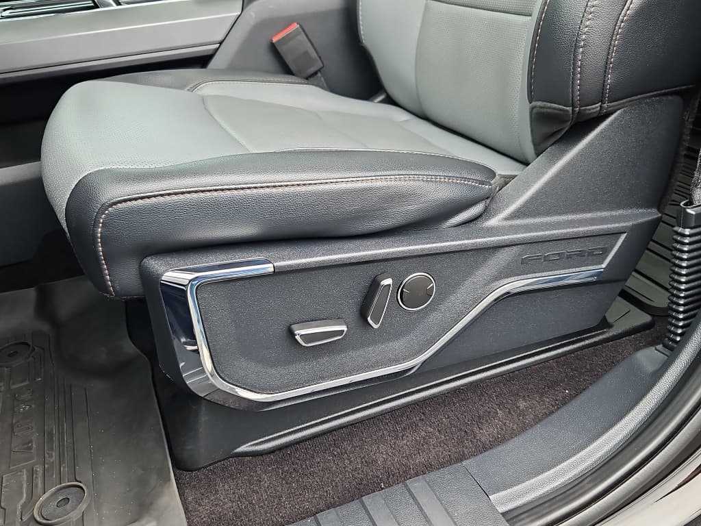 2022 Ford F-150 Lightning view 7