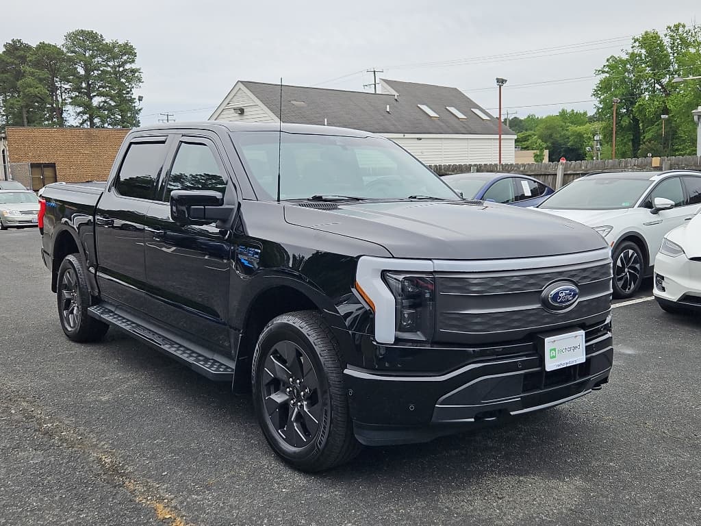 2022 Ford F-150 Lightning view 4