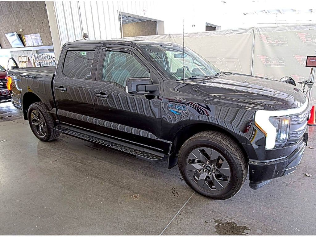 2022 Ford F-150 Lightning view 5