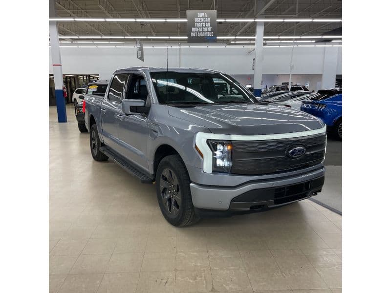 2022 Ford F-150 Lightning view 4