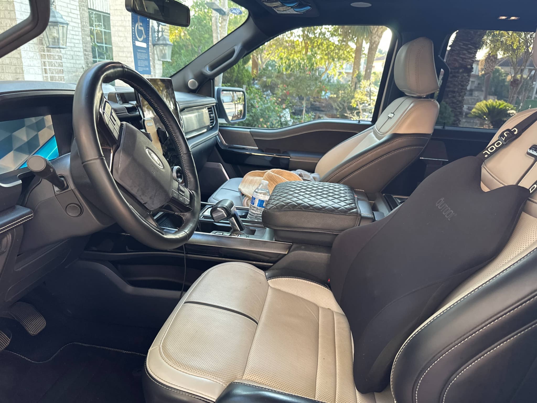 2025 Ford F-150 Lightning view 8