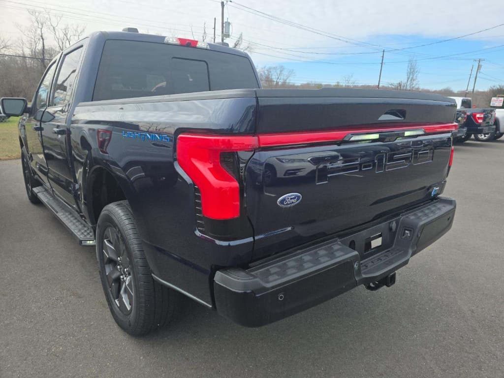 2023 Ford F-150 Lightning view 2