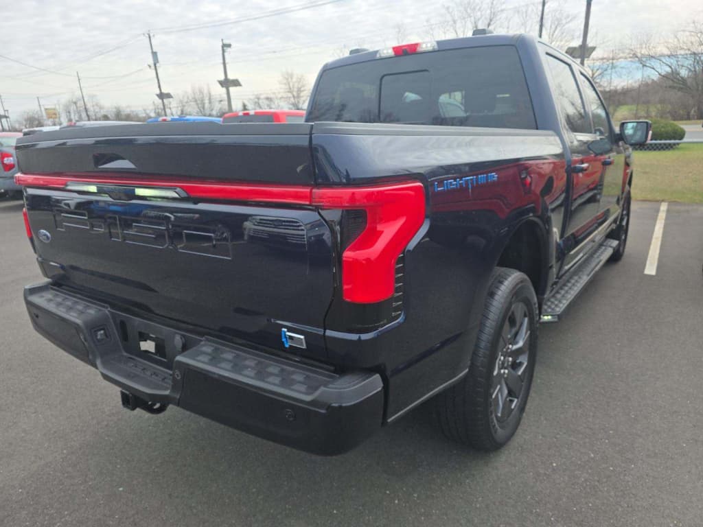 2023 Ford F-150 Lightning view 3