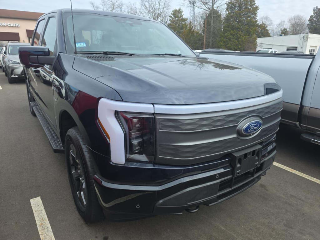2023 Ford F-150 Lightning view 4