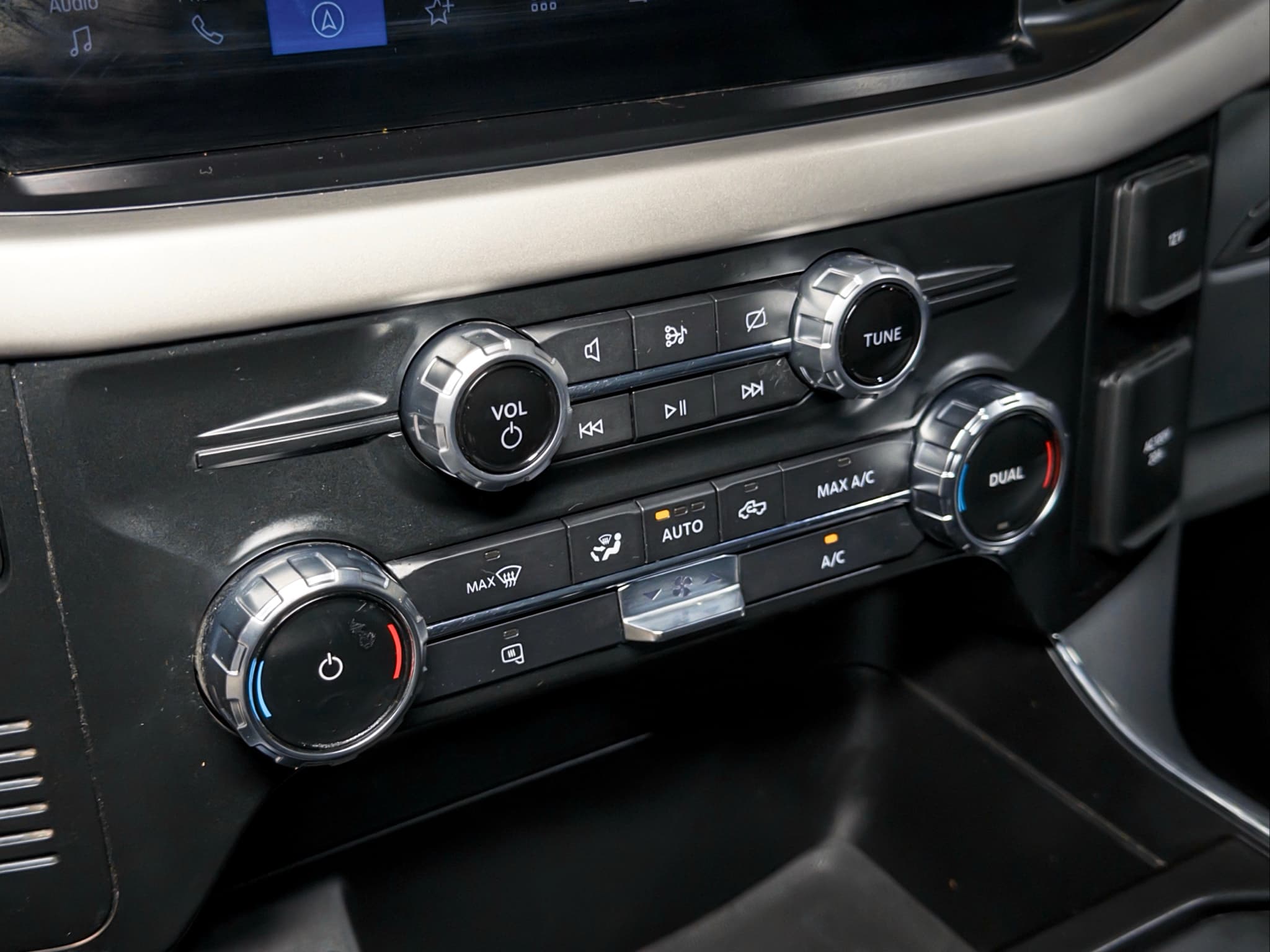 2022 Ford F-150 Lightning view 16