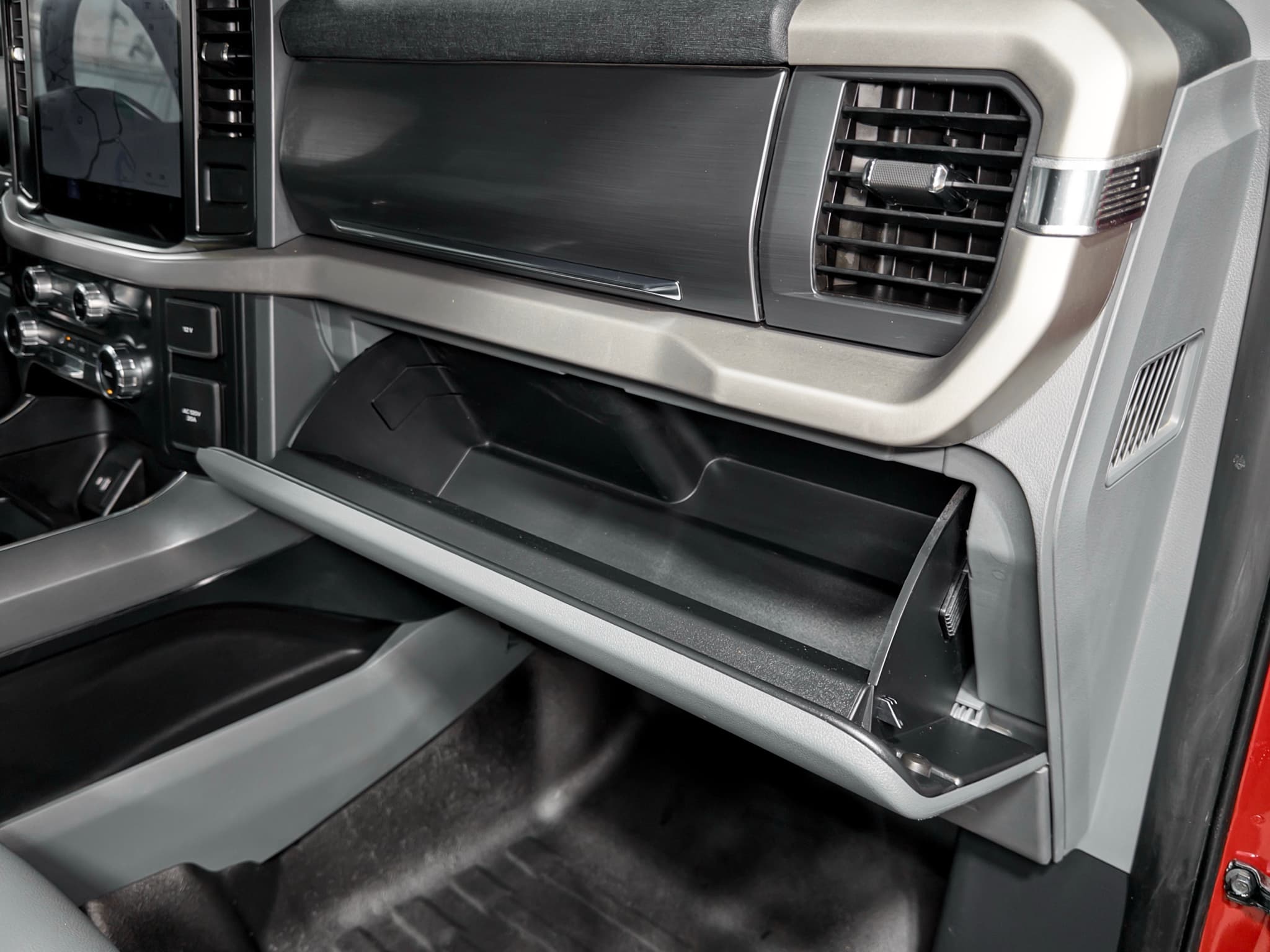 2022 Ford F-150 Lightning view 21