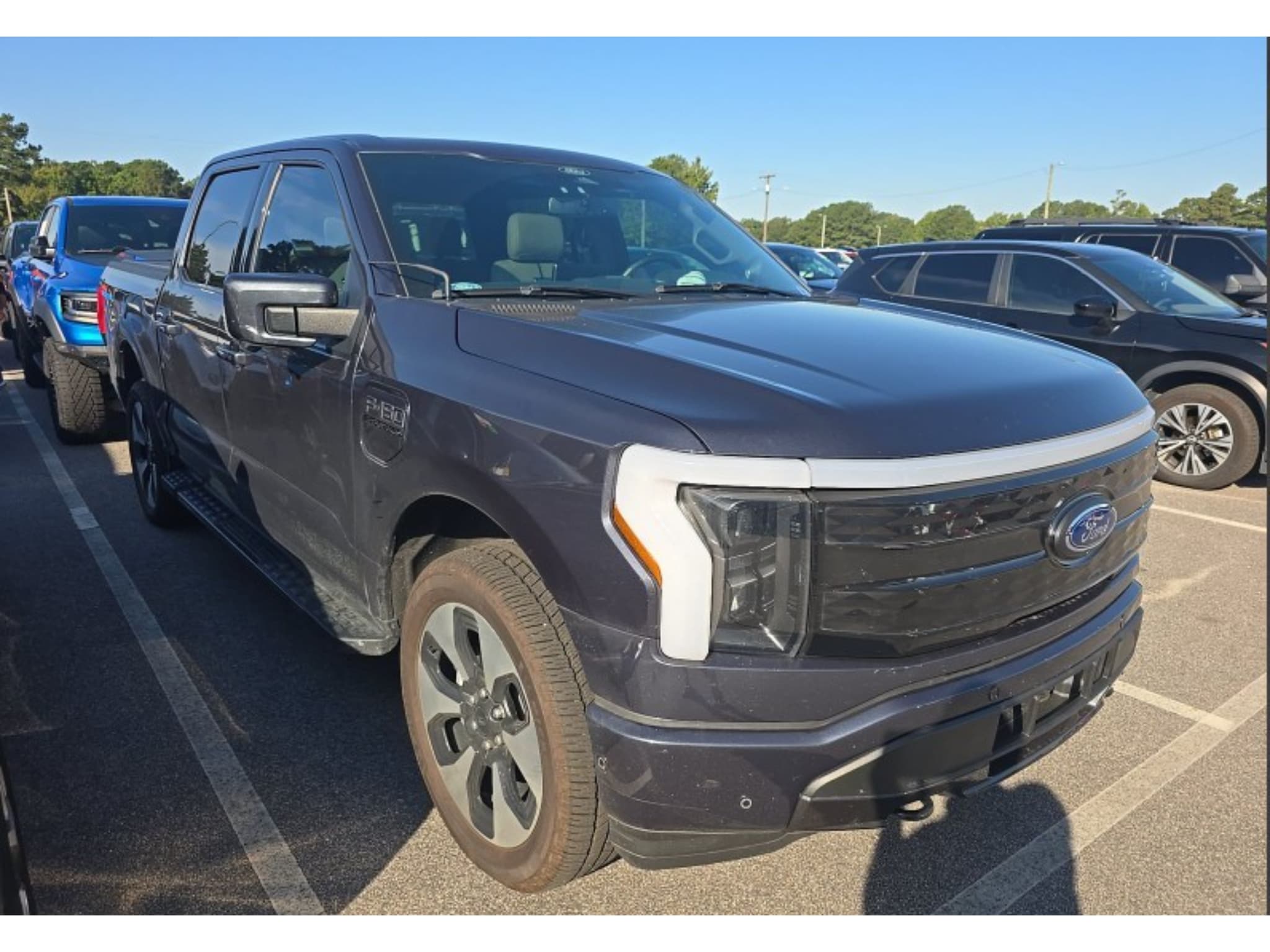 2022 Ford F-150 Lightning view 4