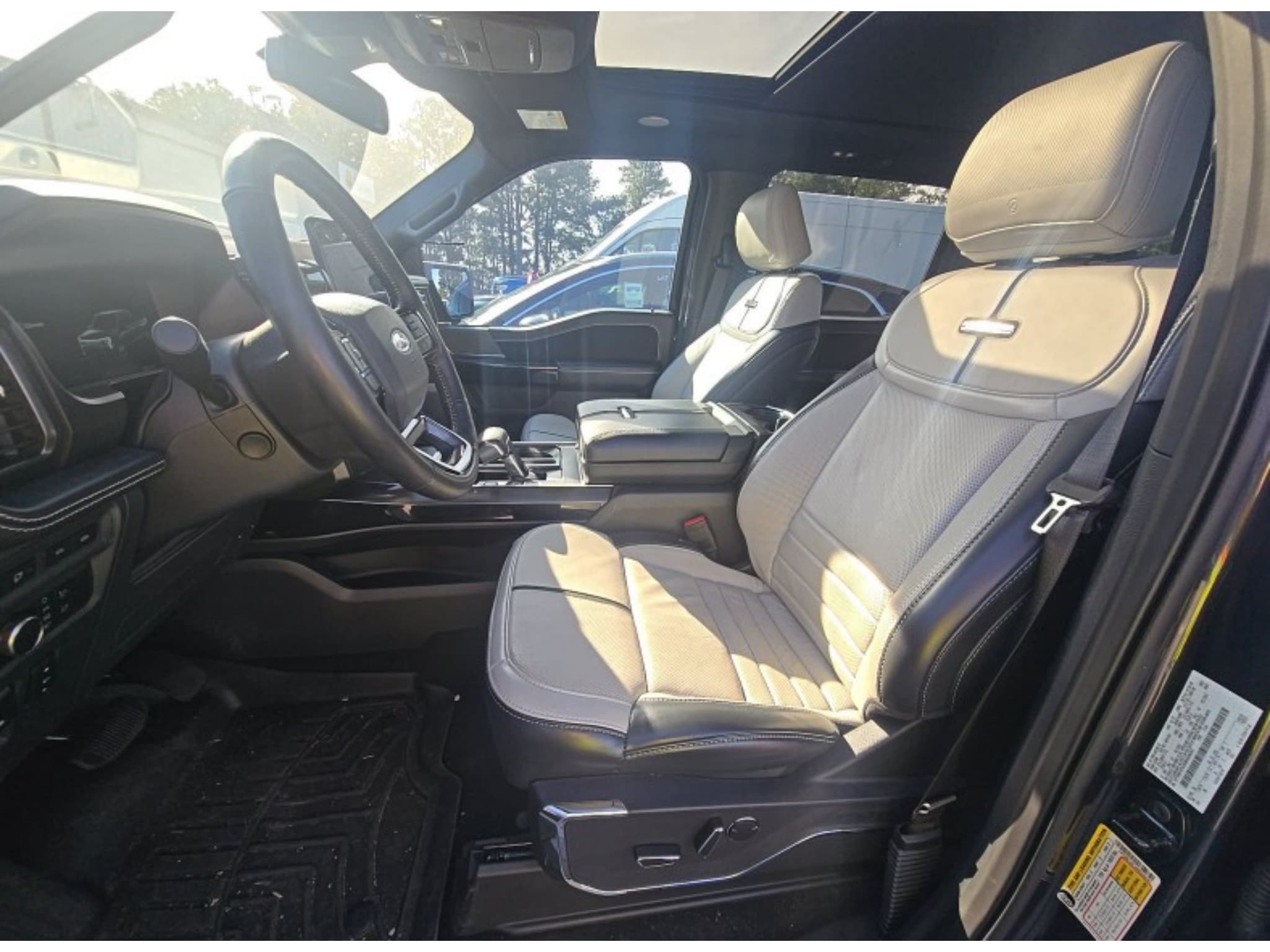 2022 Ford F-150 Lightning view 5