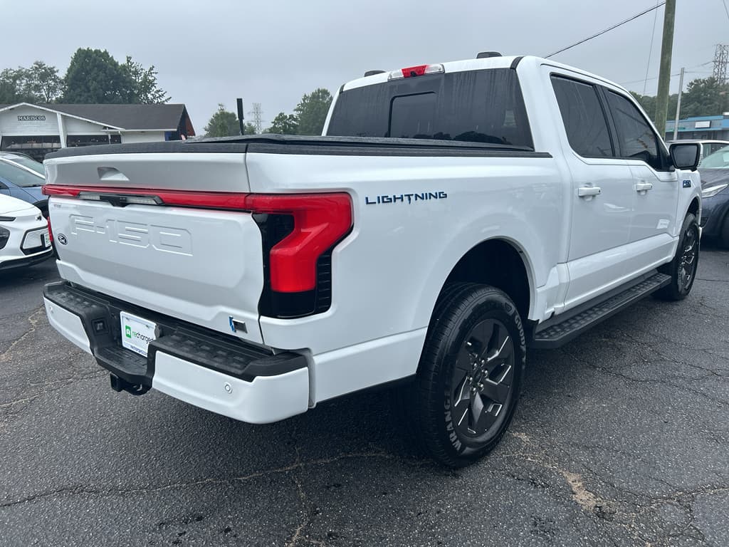 2024 Ford F-150 Lightning view 3