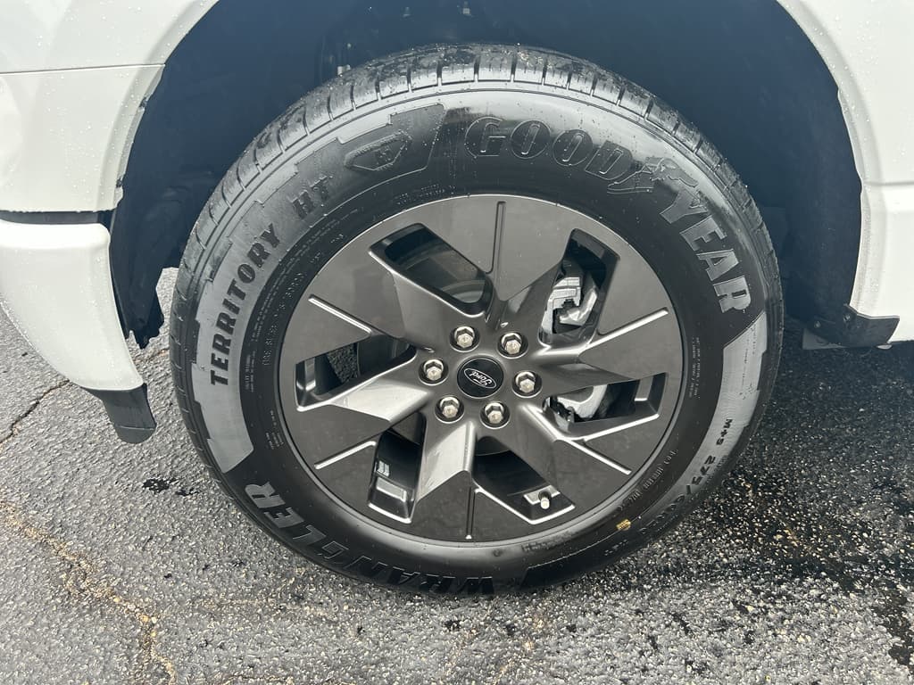 2024 Ford F-150 Lightning view 33