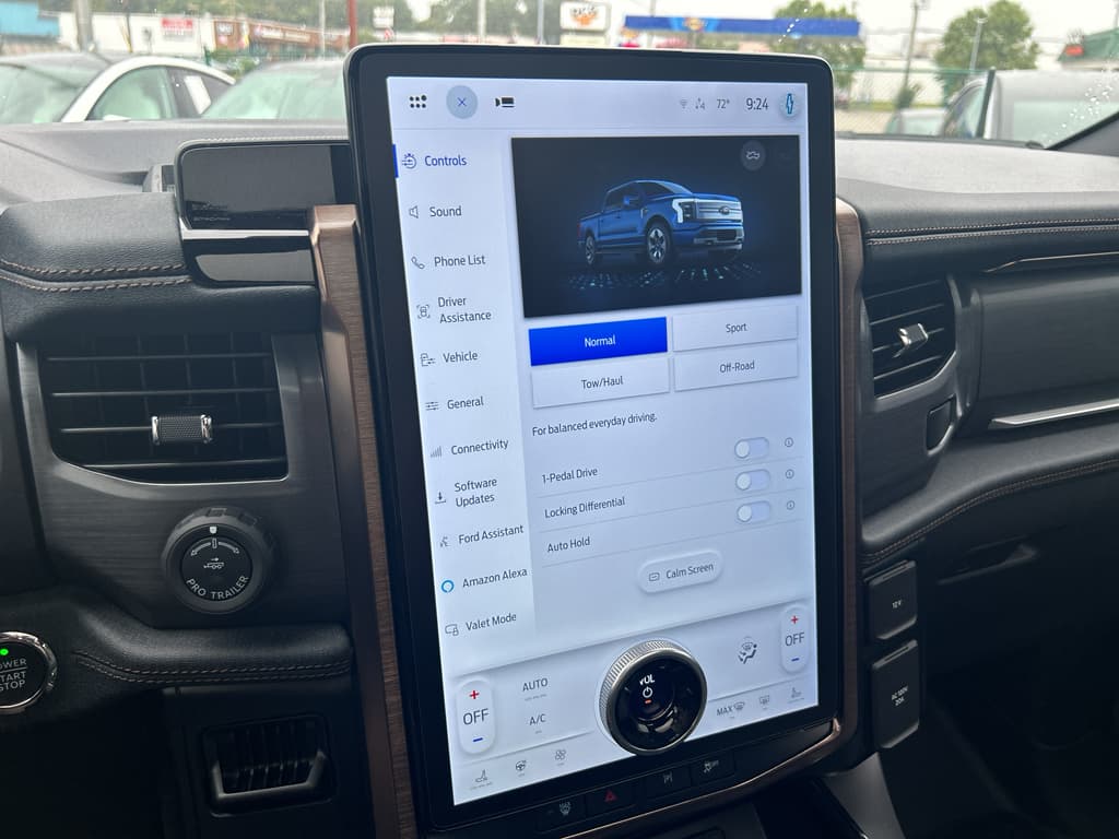 2024 Ford F-150 Lightning view 14