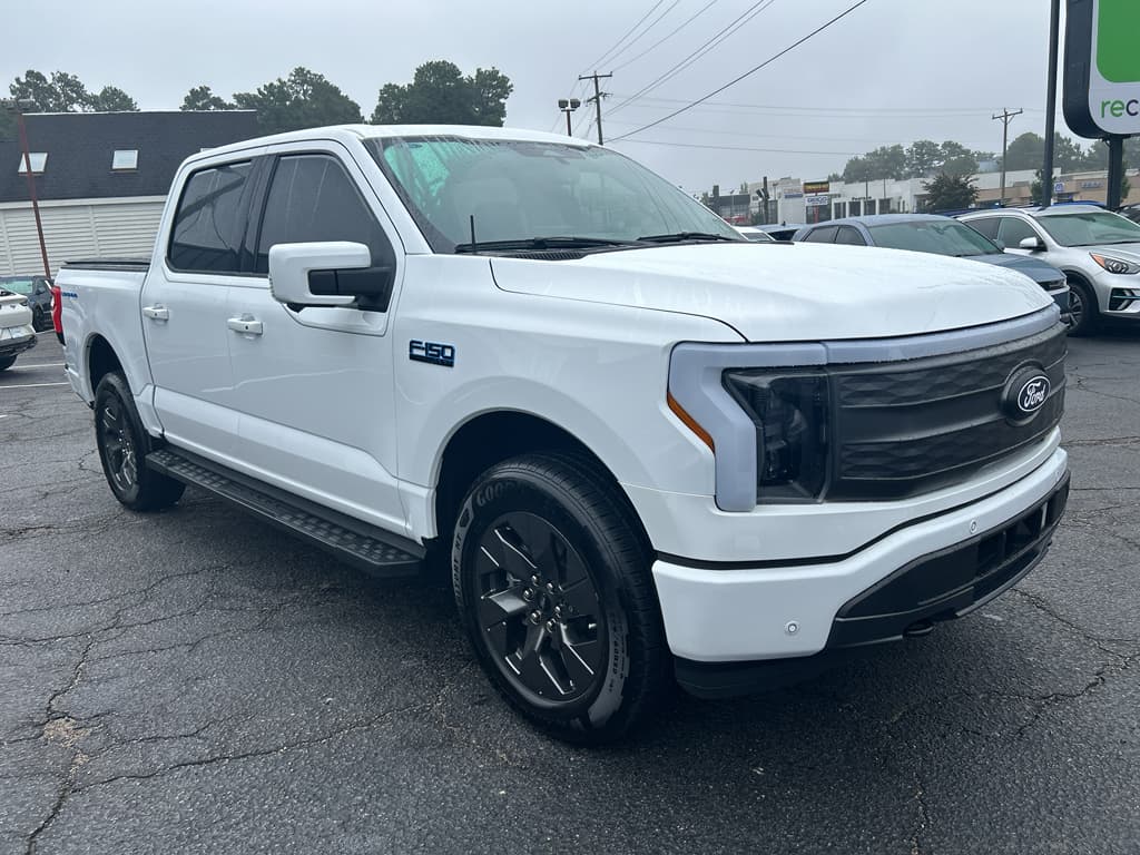 2024 Ford F-150 Lightning view 4