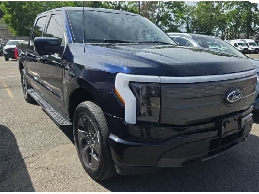 2023 Ford F-150 Lightning view 2