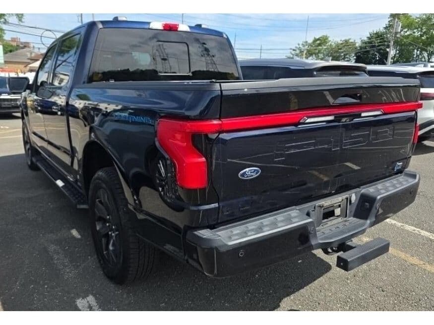 2023 Ford F-150 Lightning view 3