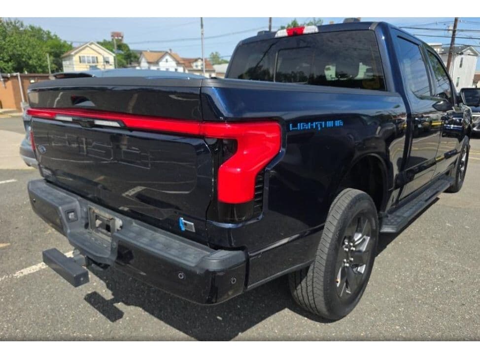 2023 Ford F-150 Lightning view 4