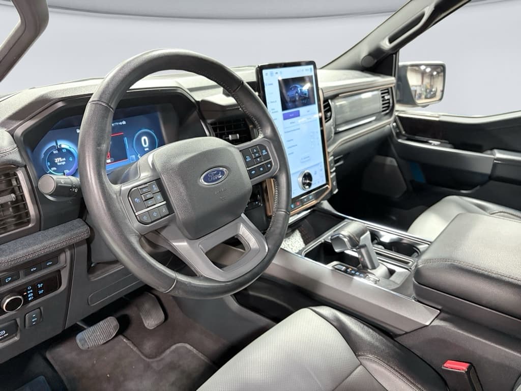 2023 Ford F-150 Lightning view 17