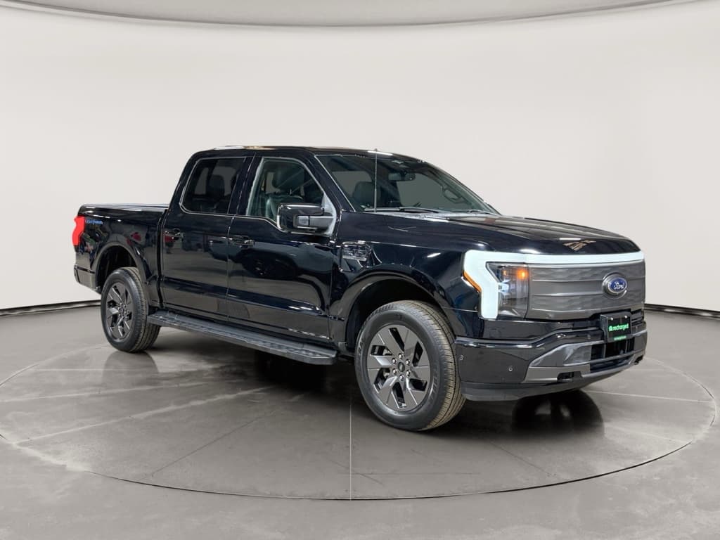 2023 Ford F-150 Lightning view 4