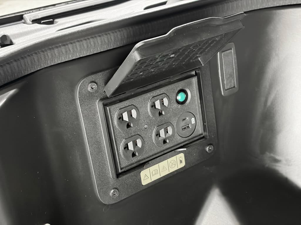 2023 Ford F-150 Lightning view 25