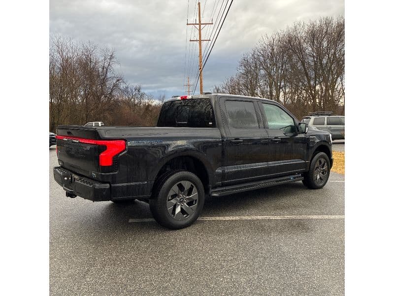 2023 Ford F-150 Lightning view 3