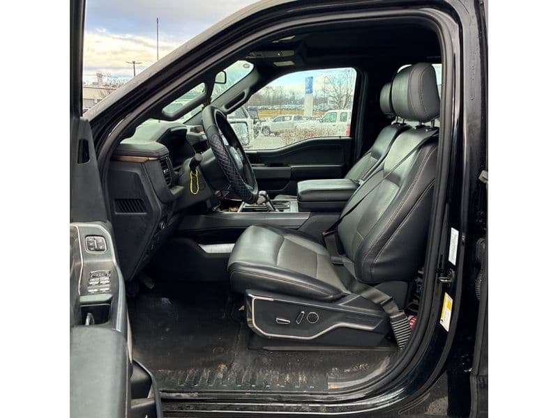 2023 Ford F-150 Lightning view 4