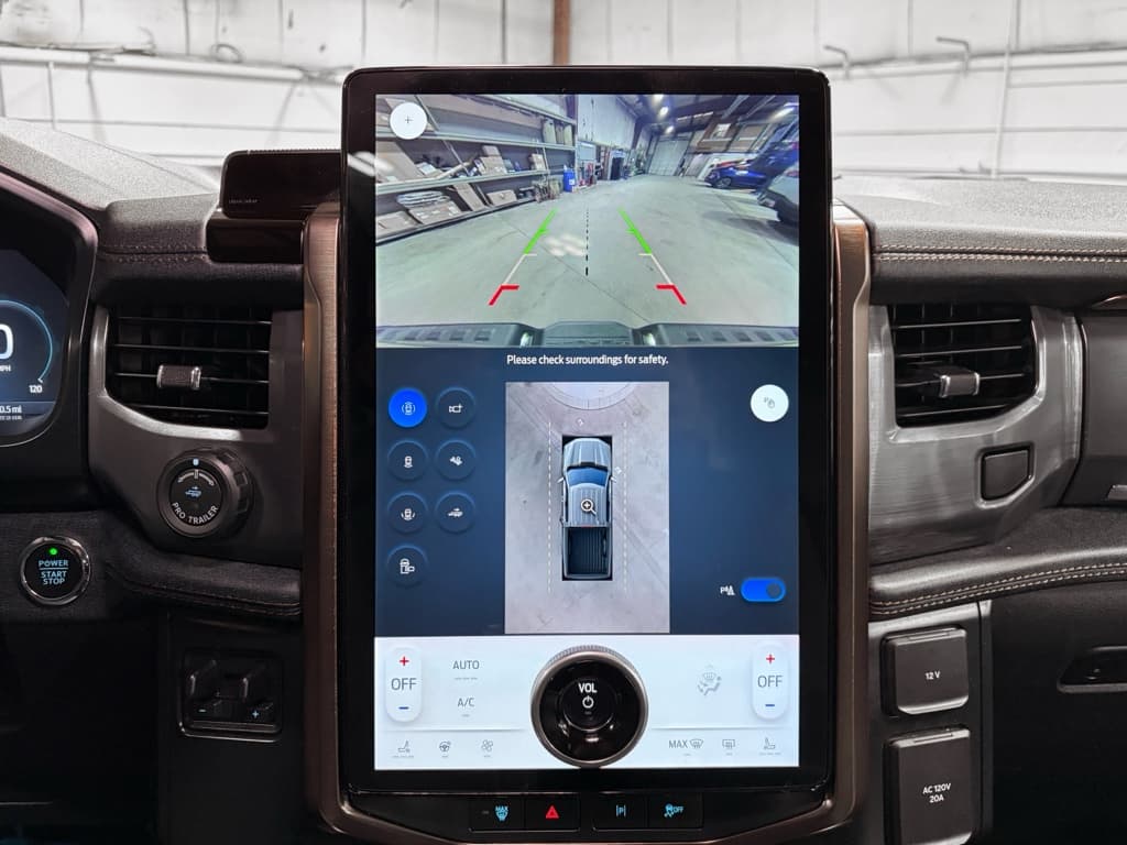 2023 Ford F-150 Lightning view 13