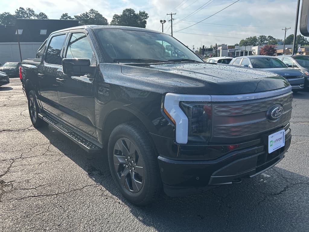 2023 Ford F-150 Lightning view 4
